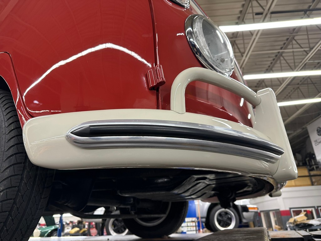 1966 Volkswagen Type 2 21-Window Deluxe Samba - Image 92
