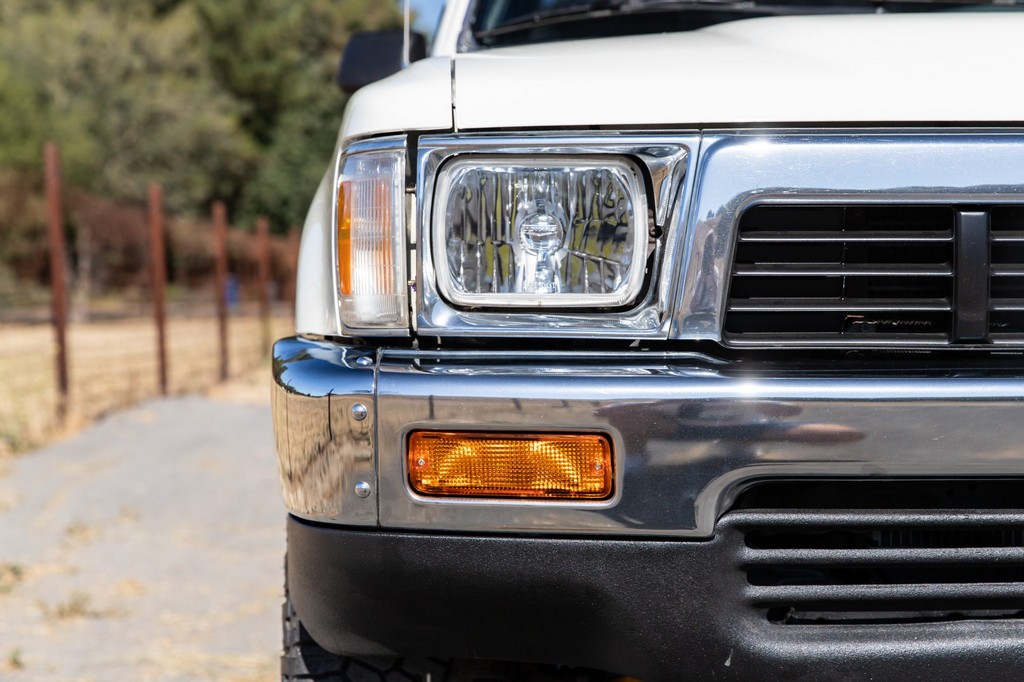 1990 Toyota Pickup XtraCab Deluxe 4×4 - Image 128