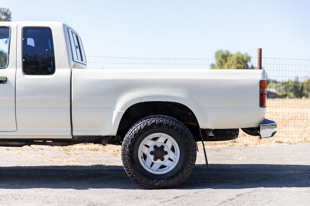1990 Toyota Pickup XtraCab Deluxe 4×4 - Image 7