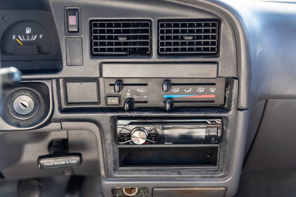 1990 Toyota Pickup XtraCab Deluxe 4×4 - Image 8