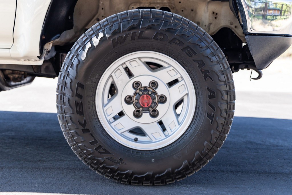 1990 Toyota Pickup XtraCab Deluxe 4×4 - Image 10