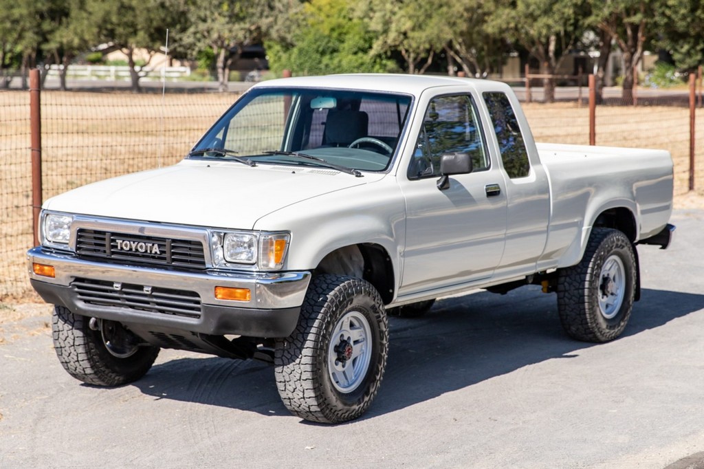 1990 Toyota Pickup XtraCab Deluxe 4×4 - Image 14