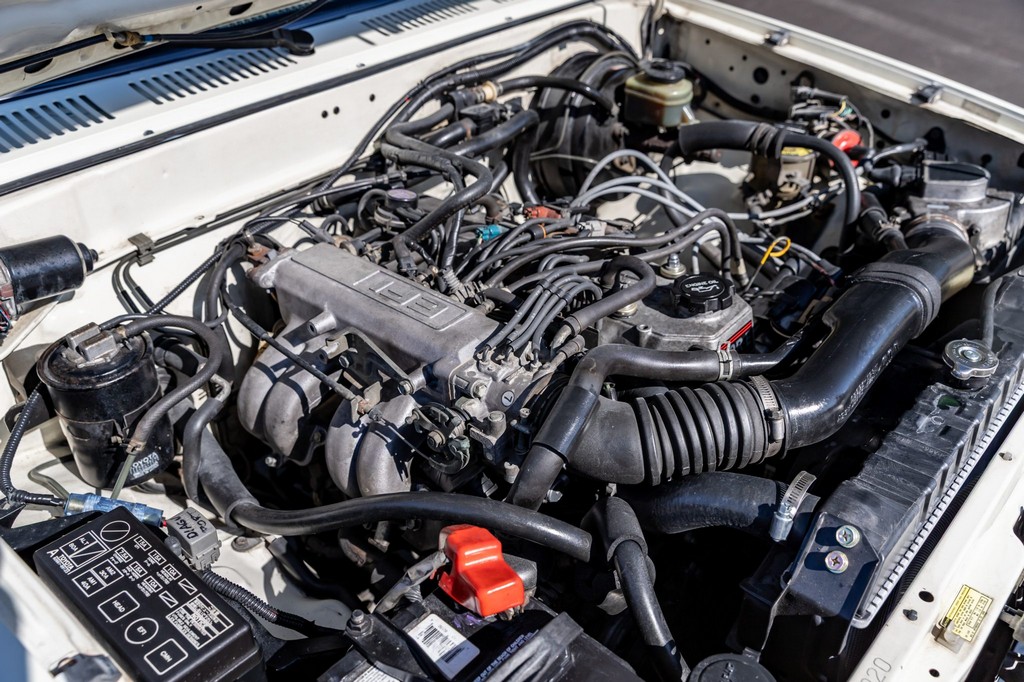 1990 Toyota Pickup XtraCab Deluxe 4×4 - Image 16