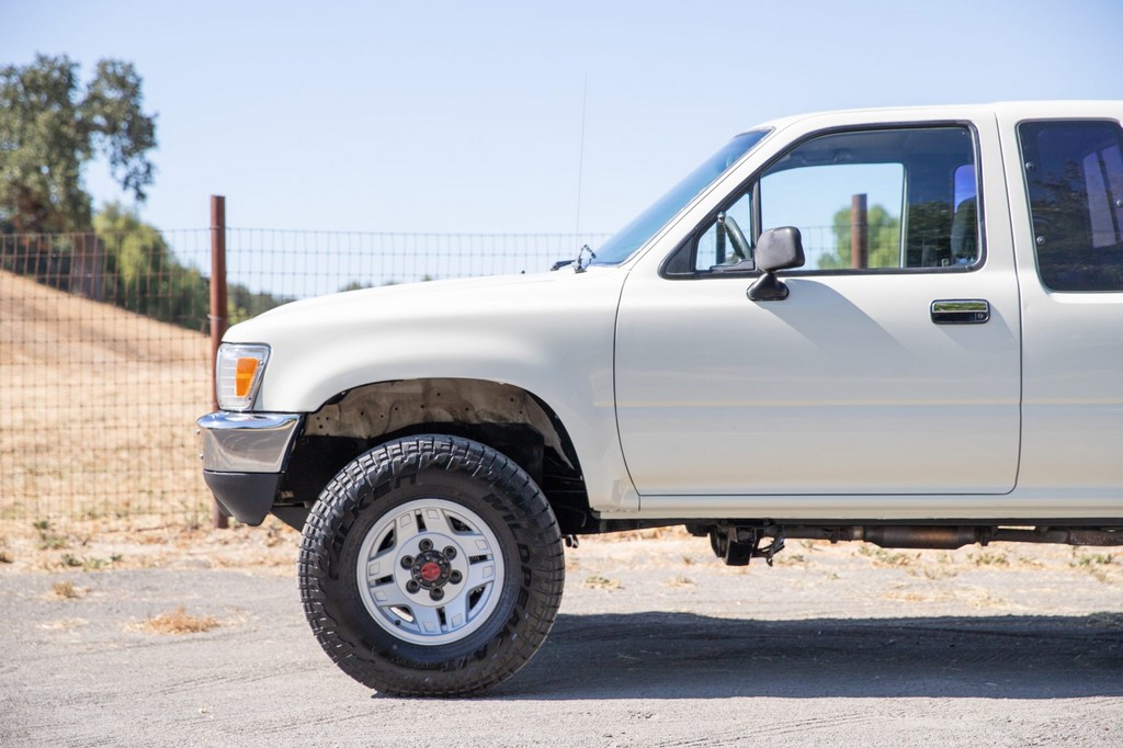 1990 Toyota Pickup XtraCab Deluxe 4×4 - Image 28