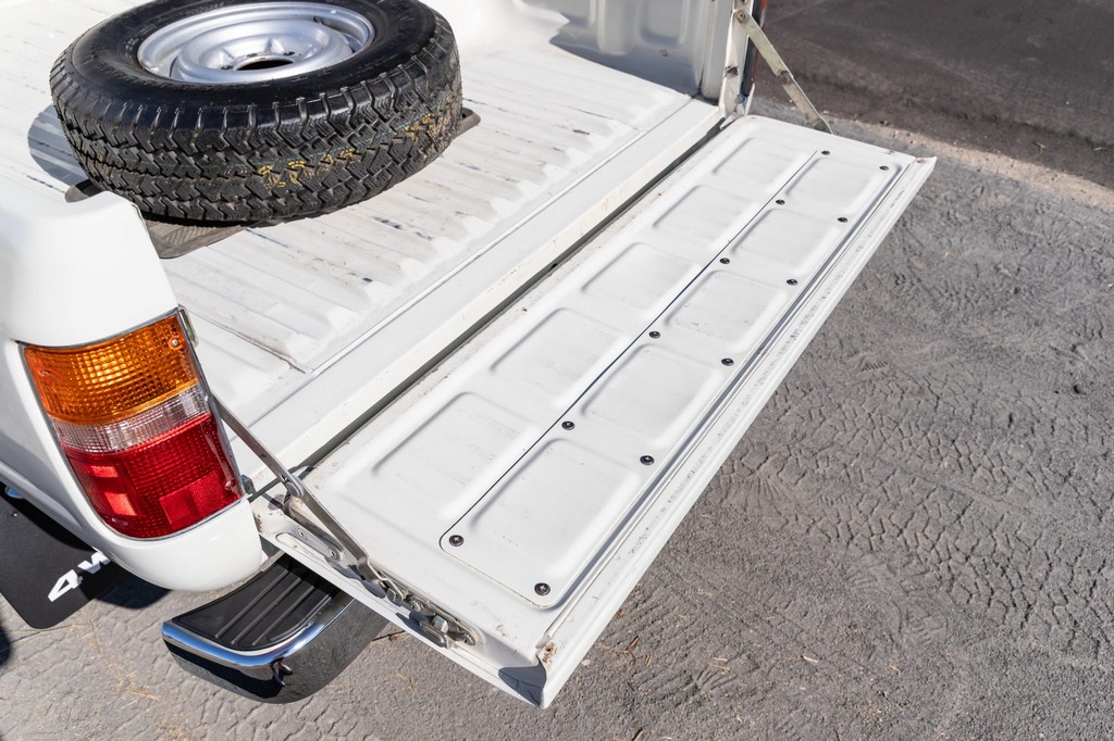 1990 Toyota Pickup XtraCab Deluxe 4×4 - Image 30