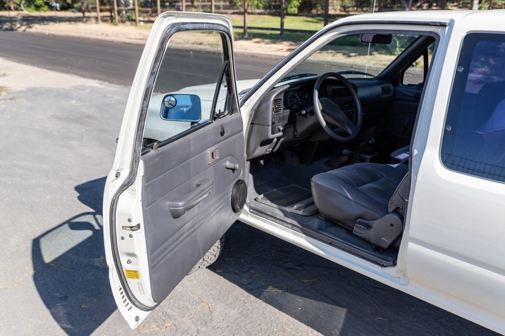 1990 Toyota Pickup XtraCab Deluxe 4×4 - Image 31
