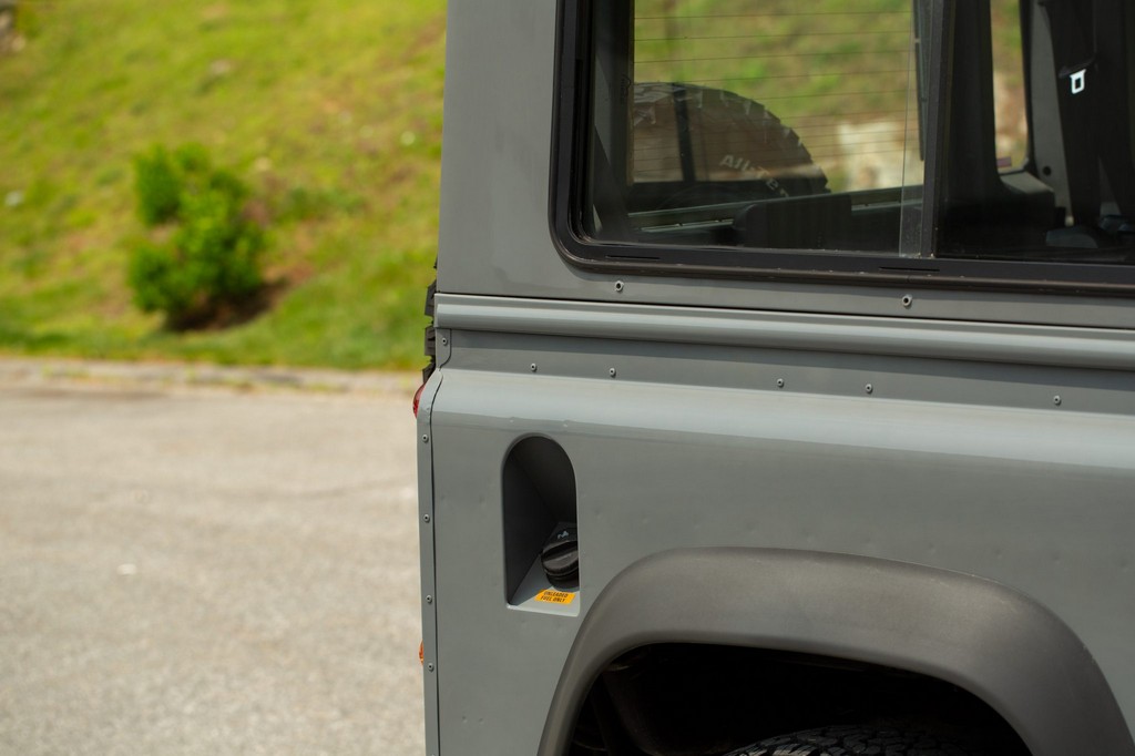 1991 Land Rover Defender 90 - Image 17