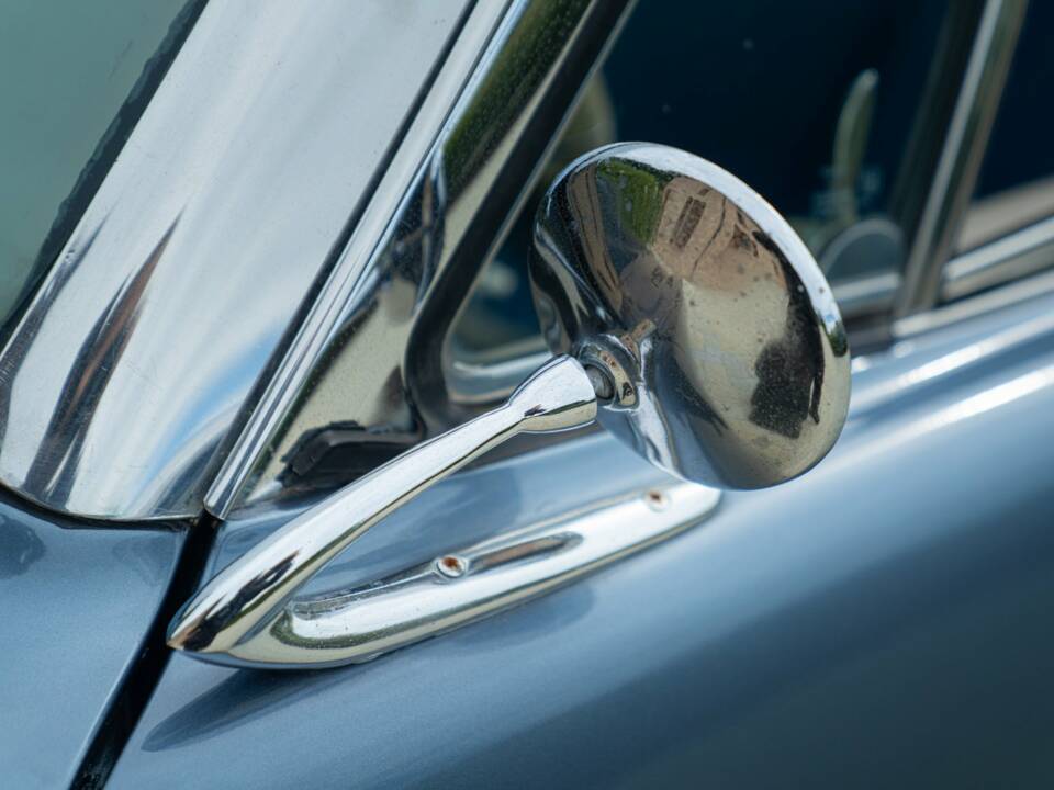 1963 Studebaker Avanti - Image 6