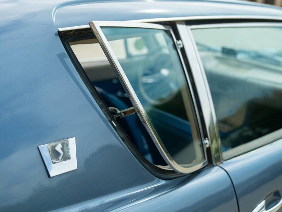 1963 Studebaker Avanti - Image 11