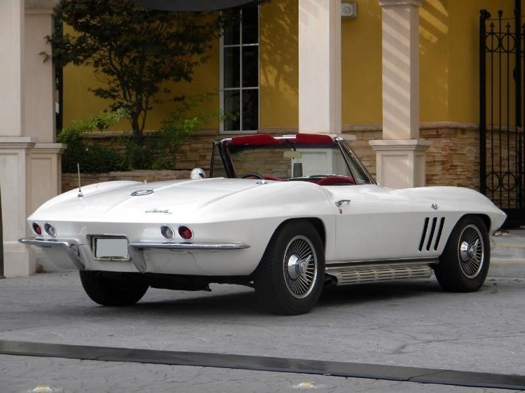 1965 Chevrolet Corvette Sting Ray - Image 19