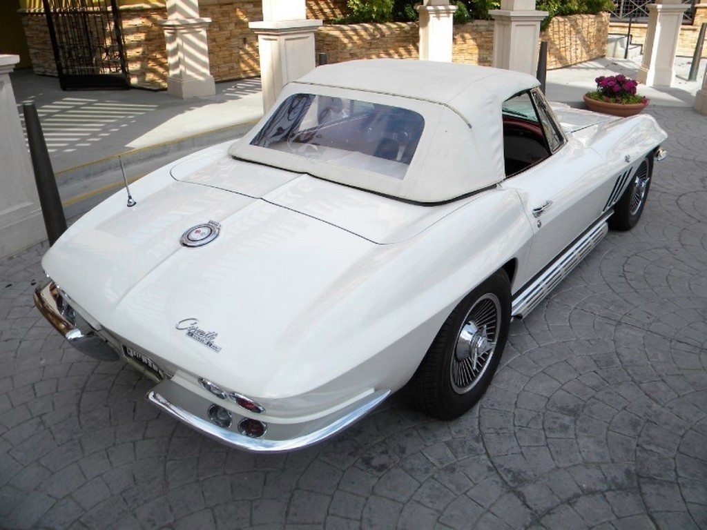 1965 Chevrolet Corvette Sting Ray - Image 20