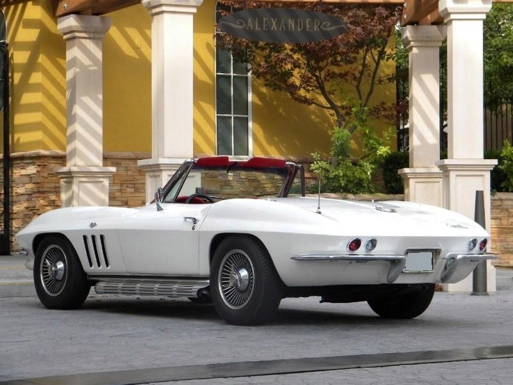 1965 Chevrolet Corvette Sting Ray - Image 32