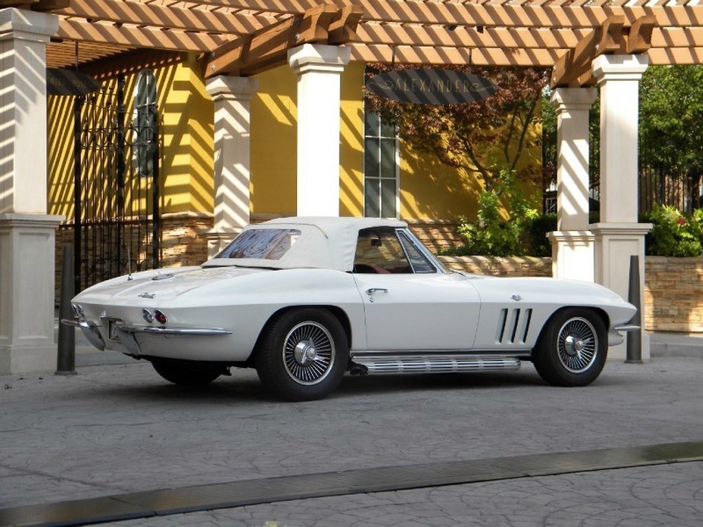 1965 Chevrolet Corvette Sting Ray - Image 33
