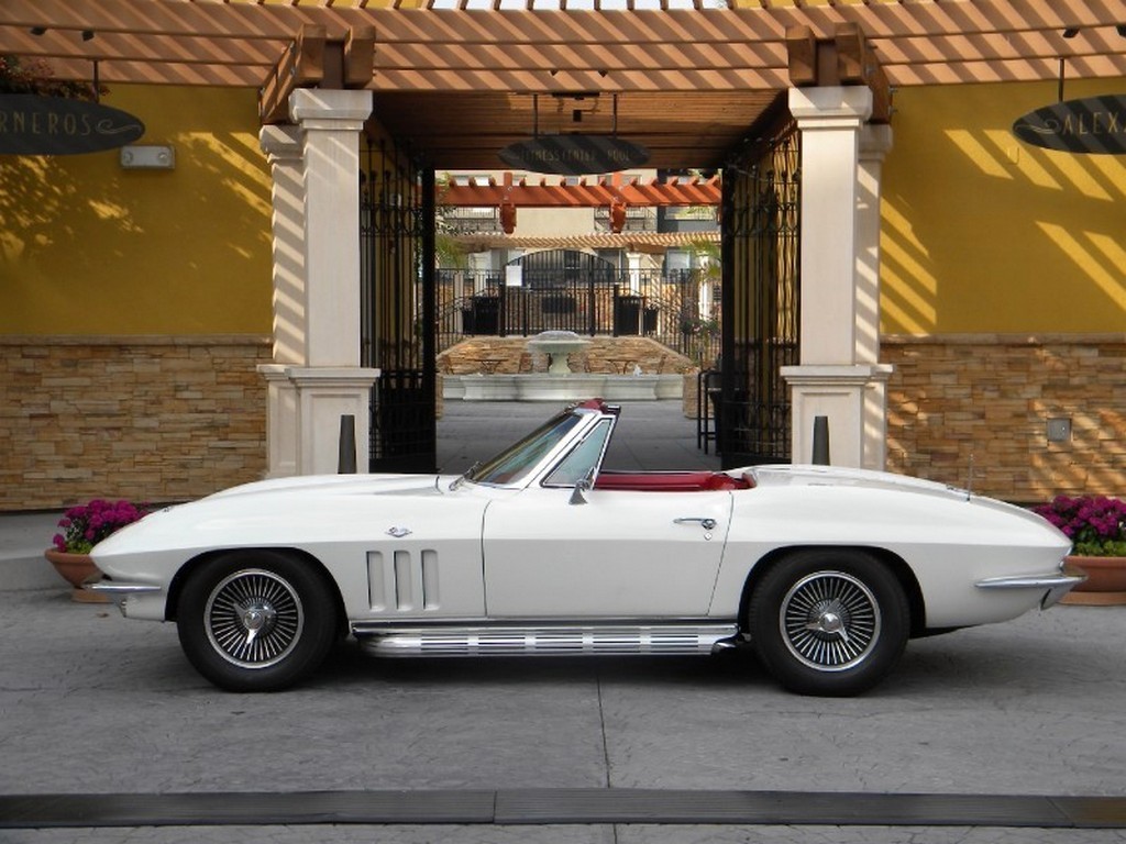 1965 Chevrolet Corvette Sting Ray - Image 53