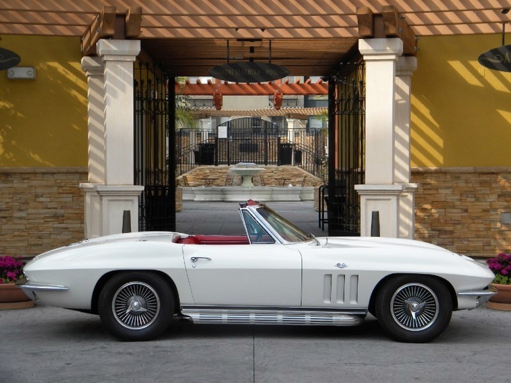 1965 Chevrolet Corvette Sting Ray - Image 5