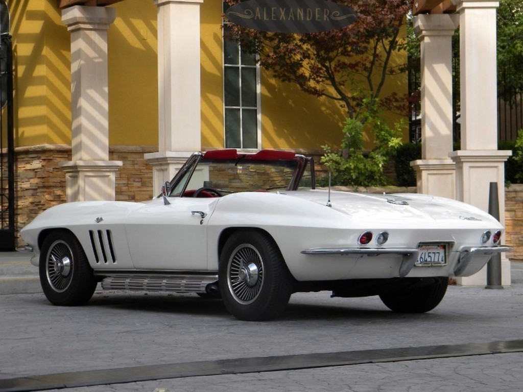 1965 Chevrolet Corvette Sting Ray - Image 11